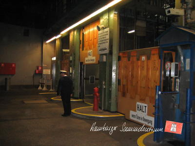 Aufzüge an der Tunnelsohle.