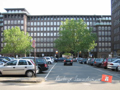 Blick über den Burchardplatz auf die Nordseite des Gebäudes Blick über den Burchardplatz auf die Nordseite des Gebäudes