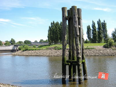 Duckdalben in der Bille