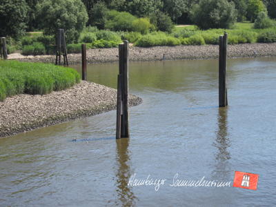 Duckdalben in der Bille