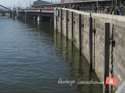 Duckdalben an der Otto-Sill-Brücke