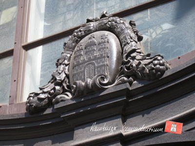 Das Hamburger Wappen am Hamburger Michel.