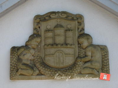 Das Hamburger Wappen in der Löwenstraße.