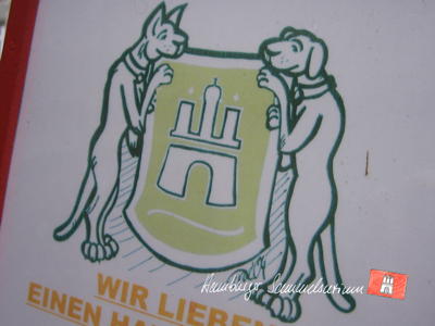 Das Hamburger Wappen, gesehen auf einem Plakat in Ottensen.