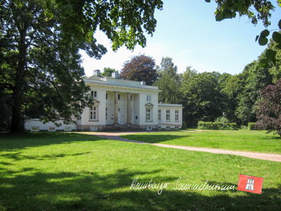 Das Landhaus J. C. Godeffroy, ehemaliger Wohnsitz der Familie. Das Landhaus J. C. Godeffroy, ehemaliger Wohnsitz der Familie.