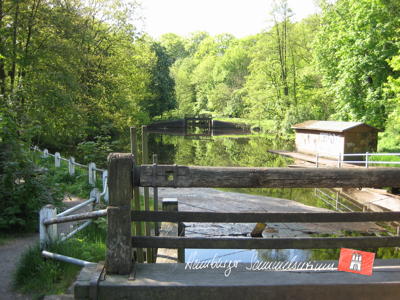 Mellingburger Schleuse mit gut erhaltener Schleusenkammer.