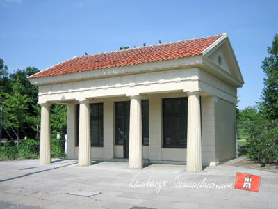 Das restaurierte Wachgebäude auf seinem neuen Standort.