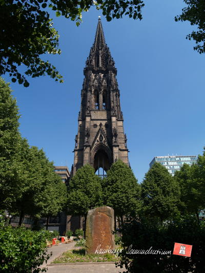 Turm der Nikolaikirche.