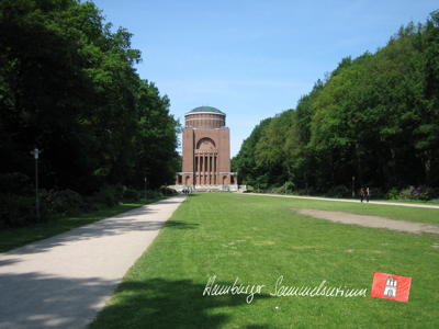 Das Planetarium im Stadtpark aus Richtung Stadtparksee gesehen.