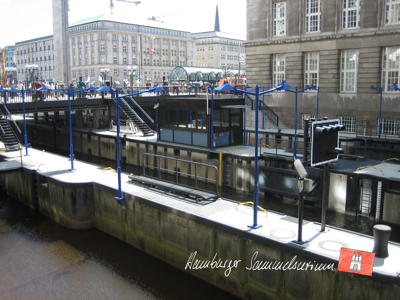 Die Rathaus Schleuse direkt am Hamburger Rathaus.