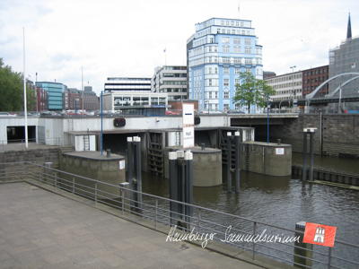 Schaartor Schleuse, die letzte Alsterschleuse vor der Elbe.