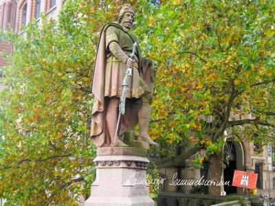 Statue des Grafen Adolf III. zu Schauenburg, Stormarn und Holstein.