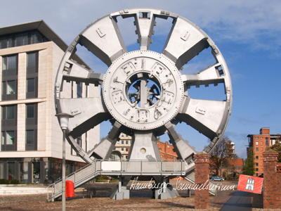 TRUDEs Schneidrad vor dem Museum der Arbeit in Barmbek.